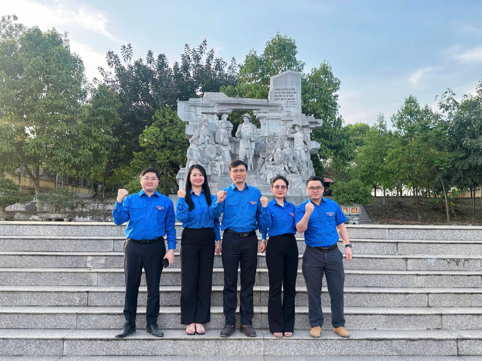 Đoàn TNCS Hồ Chí Minh tổ chức hoạt động dâng hương, tham quan khu di tích Nà Tu (Bắc Kạn) nhân kỷ niệm 50 năm Ngày Giải phóng miền Nam