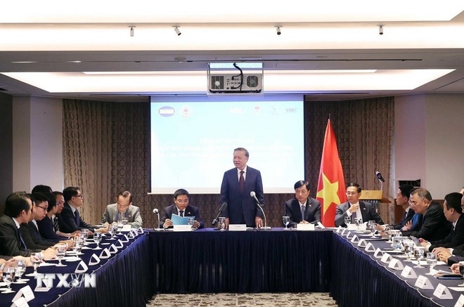 Tổng Bí thư gặp các chuyên gia Việt Nam về đổi mới sáng tạo tại Hàn Quốc