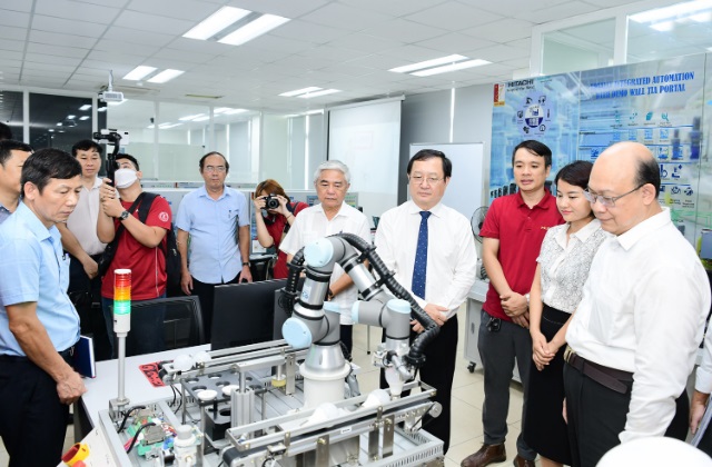 Chia sẻ cơ sở vật chất nghiên cứu (kỳ 1): Mô hình phù hợp với Việt Nam?